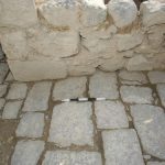 בניה ארעית על גבי ריצוף מהתקופה המוסלמית הקדומה 1