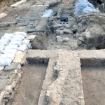 מבט לדרום על קיר התמך של חצר המסגד קיר 150 ניגש אל קיר 241 הסוגר את הארמון הביזנטי מדרום 1