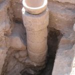 עמוד צינור איורור תעלת הניקוז המרכזית באתרו 1